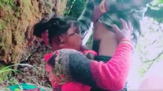 यंग बॉय ने मुहं में और चूत में लंड दिया देसी चीटिंग आंटी के