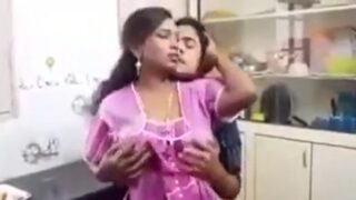 केबल वाले लड़के से प्यासी मल्लू भाभी का हॉट रोमांस वीडियो